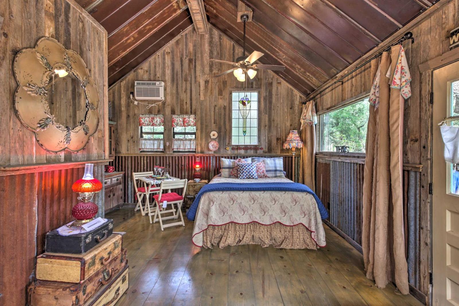 Inn The Woods Wimberley Cabin with Fire Pit and Deck Main image 1